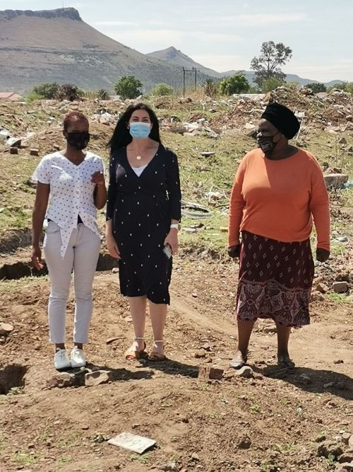 CBA Executive Director Mariana Lamont first met with Sekela Mpekula and her mother on her 2018 visit to Queenstown. These sustainability champions have continued to work with the project over the past 2 years.