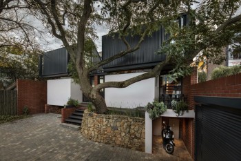 Sutdio rentals 1 and 2 from the courtyard. Photo courtesy of Team Architects