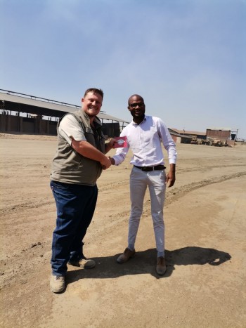 Goedehoop Bricks was the winner of the Switch Africa Green Lucky Draw, selected from companies who completed the Sustainability survey implemented by Partners for Innovation. Dewald Liebenberg accepted the prize — a R3000 Cape Union Mart voucher — from CBA’s Sustainability Desk Manager, Yster Maduana.