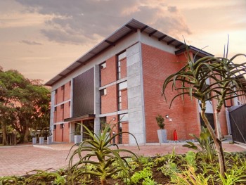 PHOTO CREDIT: Shukela Training Centre (STC) student accommodation in Mount Edgecombe has been constructed from Corobrik’s Country Meadow Satin face bricks with paving completed in Corobrik’s Cederberg 50mm pavers on walkways and De Hoop red 73mm pavers on roadways